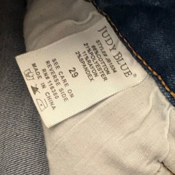 Judy Blue Medium Wash Cuffed Denim Jean Shorts 29 - Picture 5 of 5